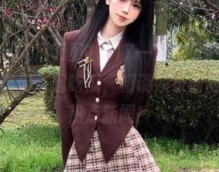 通过“17一起吃瓜”官网，和小伙伴们一起吃瓜，畅谈娱乐圈的趣事和热点新闻！