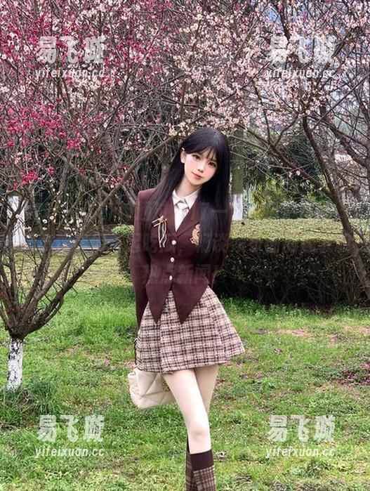 17一起吃瓜 通过“17一起吃瓜”官网,和小伙伴们一起吃瓜,畅谈娱乐圈的趣事和热点新闻!