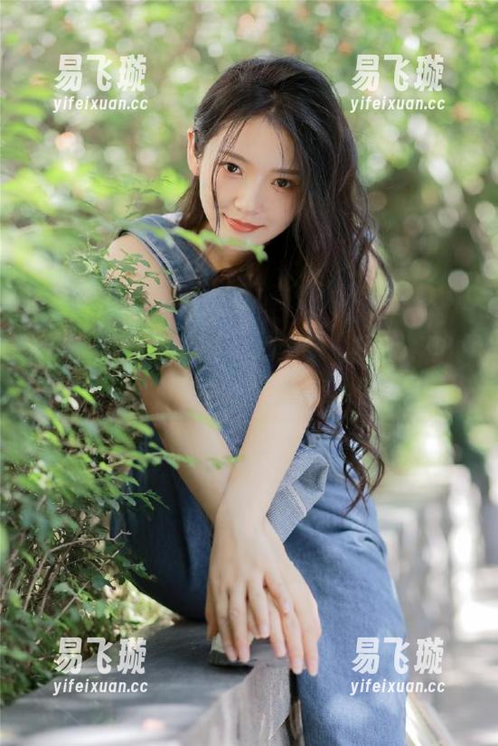 黑料91 想吃瓜?黑料91app新入口让你瞬间掌握娱乐圈所有黑料!